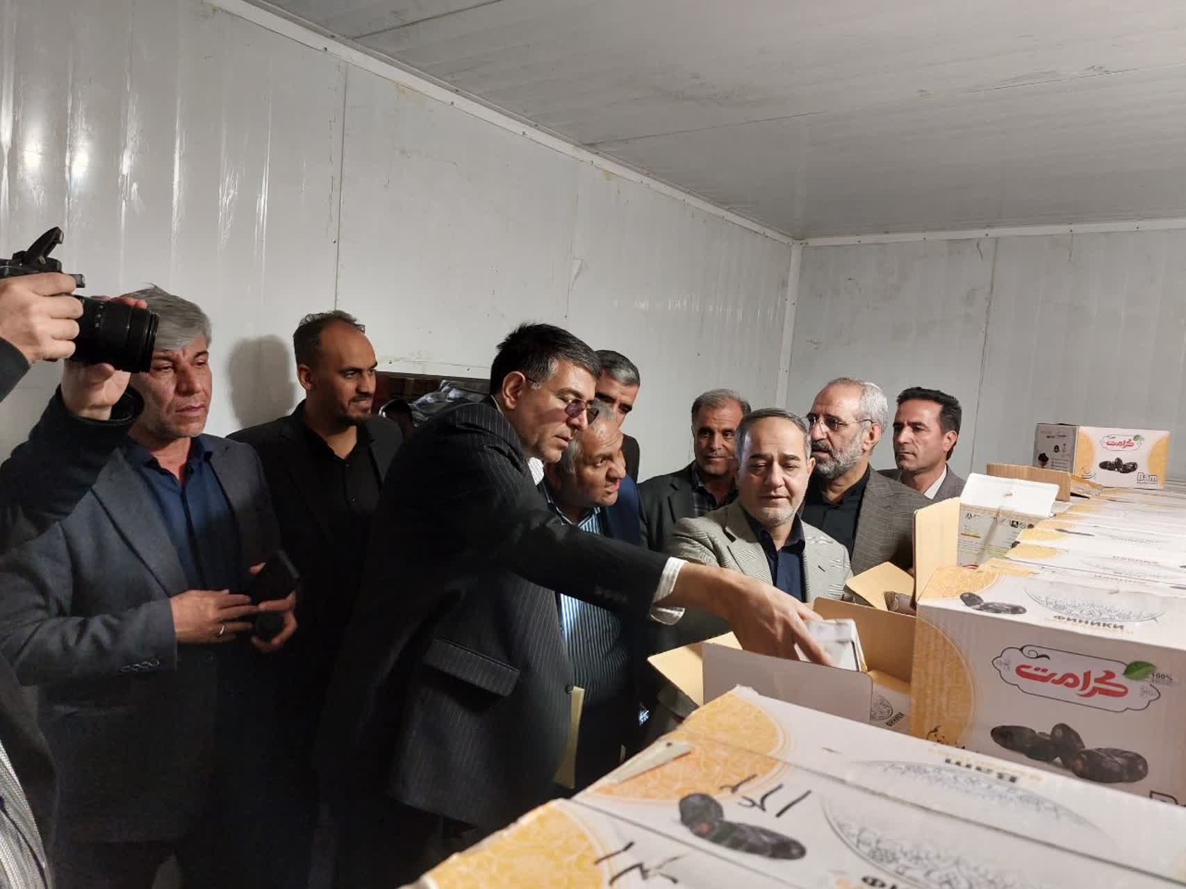 بازدید مدیرعامل سازمان مرکزی تعاون روستایی ایران از انبارهای ذخیره‌سازی و روستابازار اصفهان_1